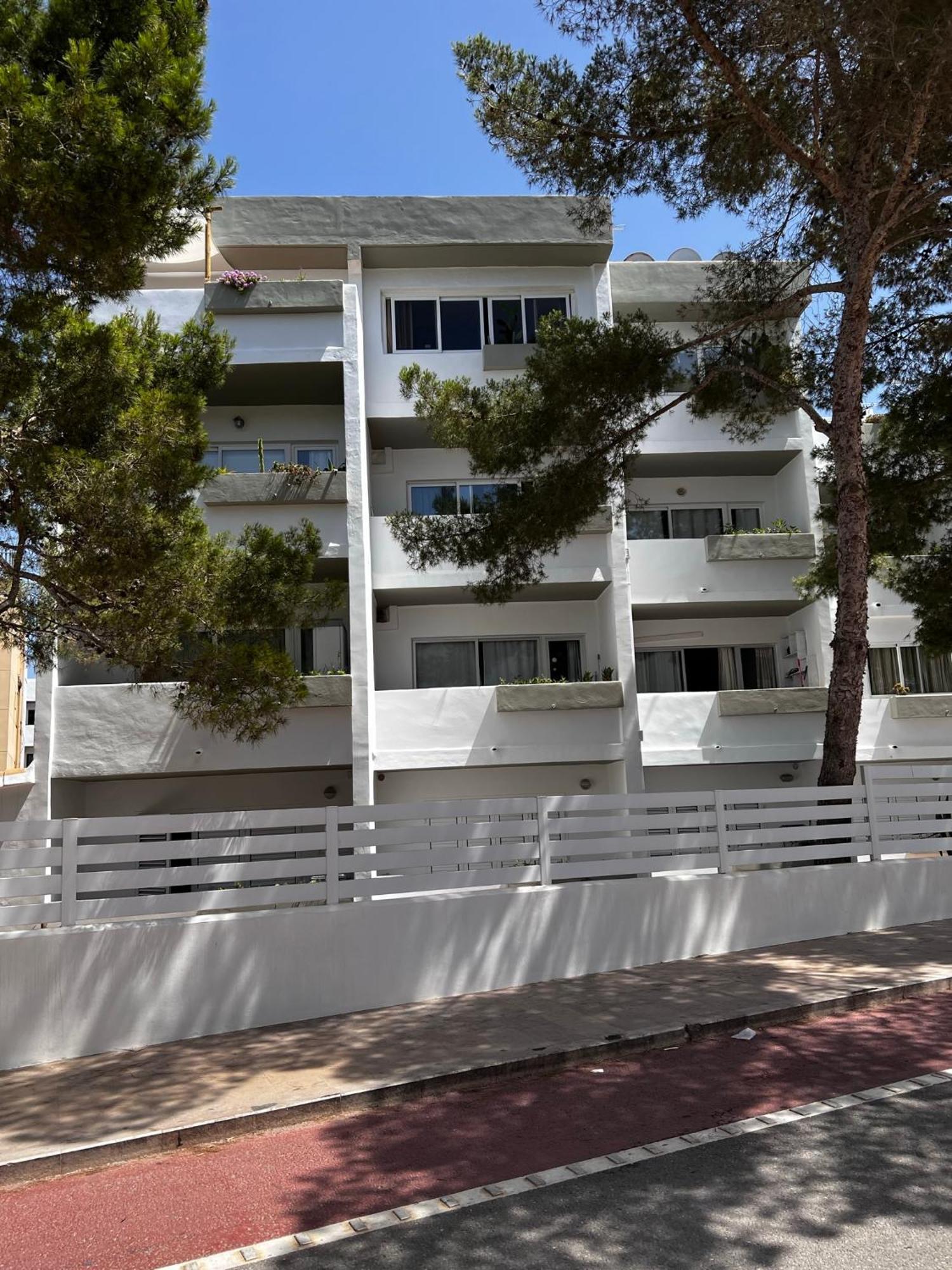 Edificio Rexii Apartment Ес Пухолс Екстериор снимка